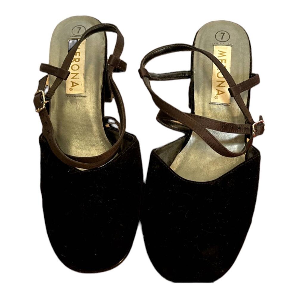 Merona Size 7 Women's Black Velvet Round Toe Buckle Strap chunky Heels shoes